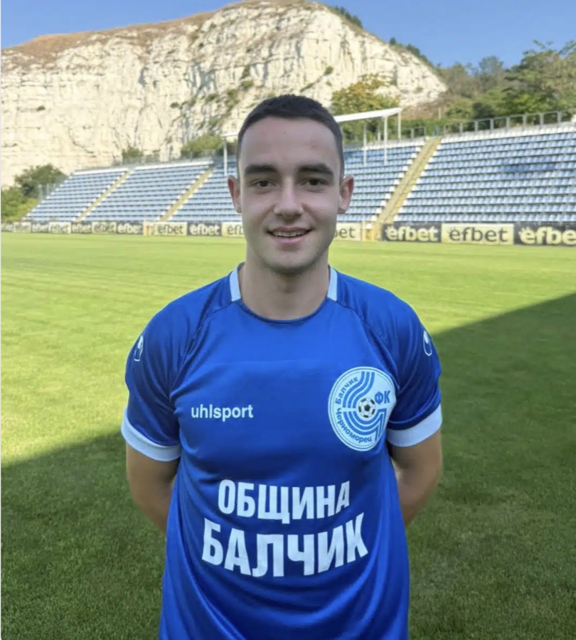 Никола Захариев с екипа на Черноморец Балчик